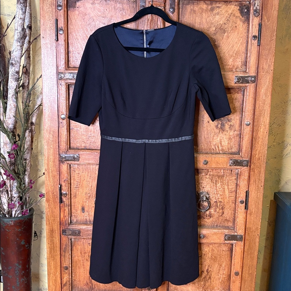 Elegant Elie Tahari Black Fit and Flare Pleated Midi Dress sz 8